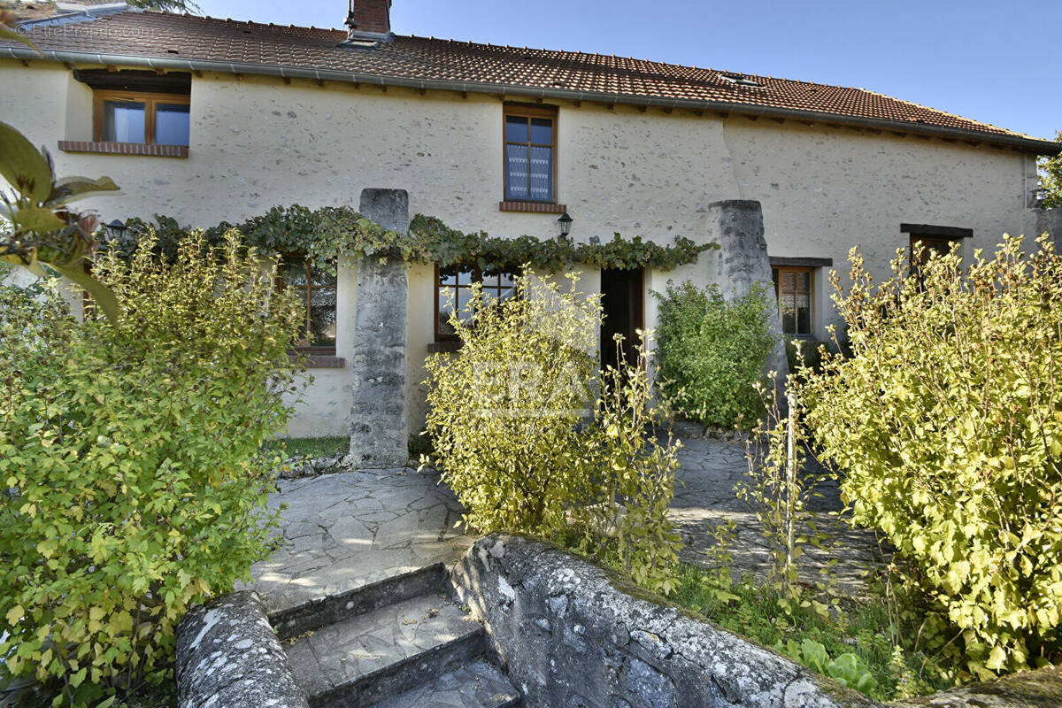 Maison à NEAUPHLE-LE-VIEUX