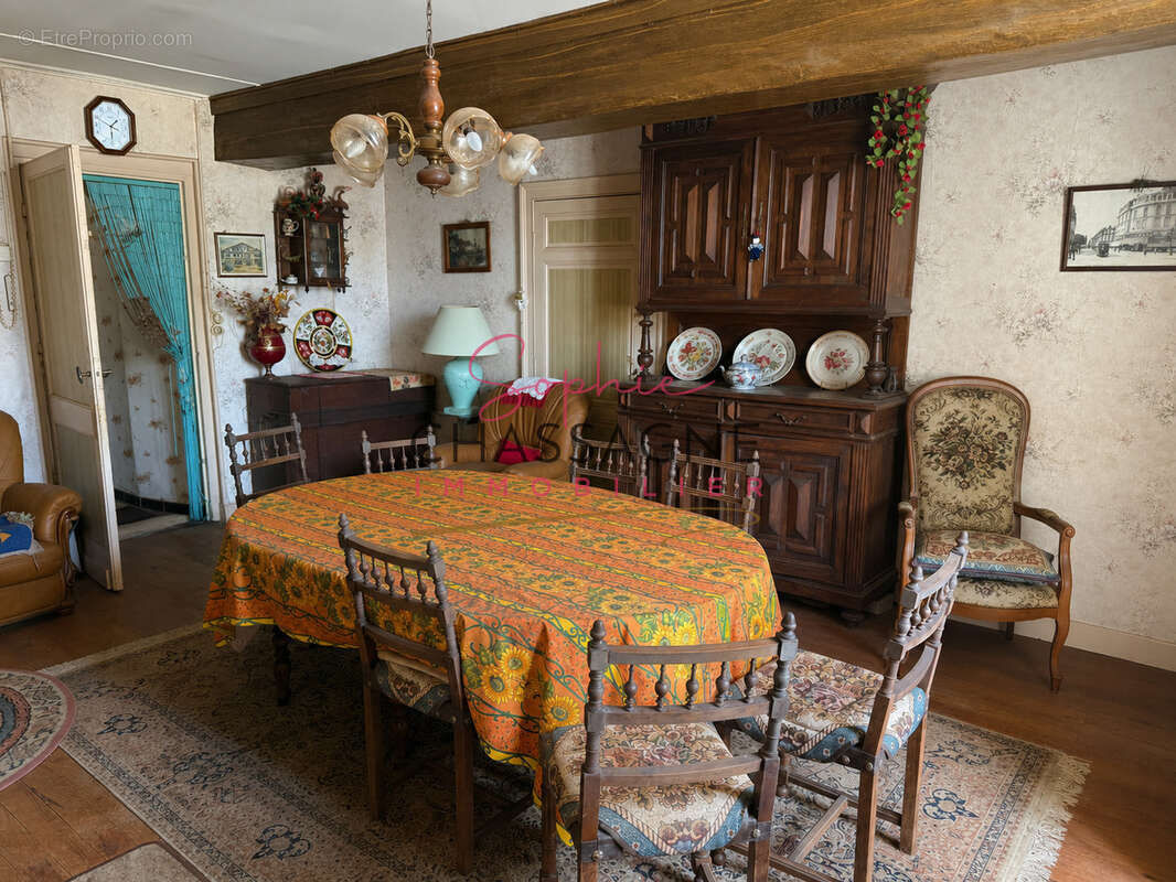 A 10 min de Branne, ensemble immobilier comprenant 3 maisons mitoyennes et une grange indépendante - photo 2