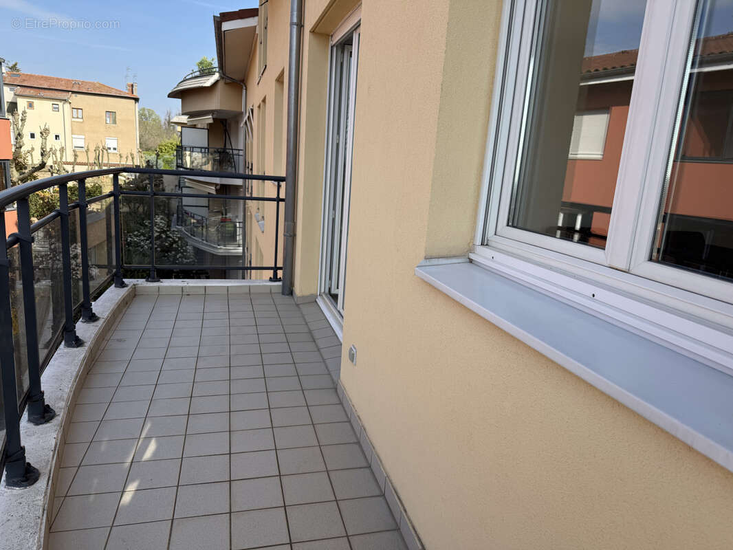 Appartement à GREZIEU-LA-VARENNE