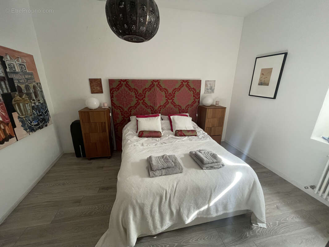 Superbe propriété fortifiée avec deux tours, un sauna et un spa dans la cour, située dans un magnifique villag - photo 17