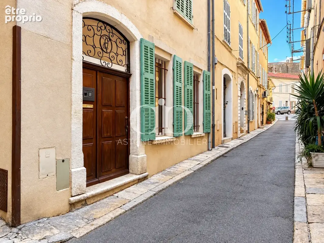 La ciotat   port-vieux  superbe t2 de 45 m2 entièrement rénové - photo 2