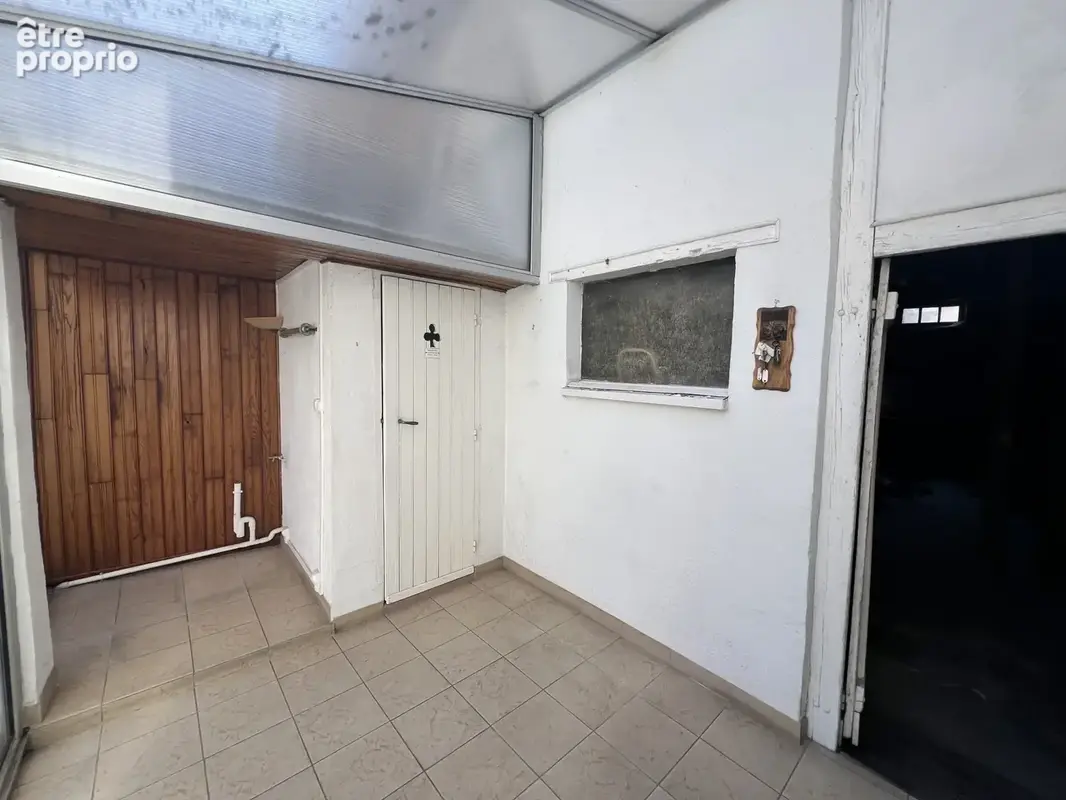 Maison de ville avec cour et dépendances - photo 12