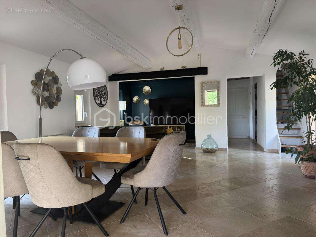 À La Roquebrussanne ( 83136), maison de charme dans un écrin de nature avec panorama exceptionnel, grand terrain et piscine - photo 10