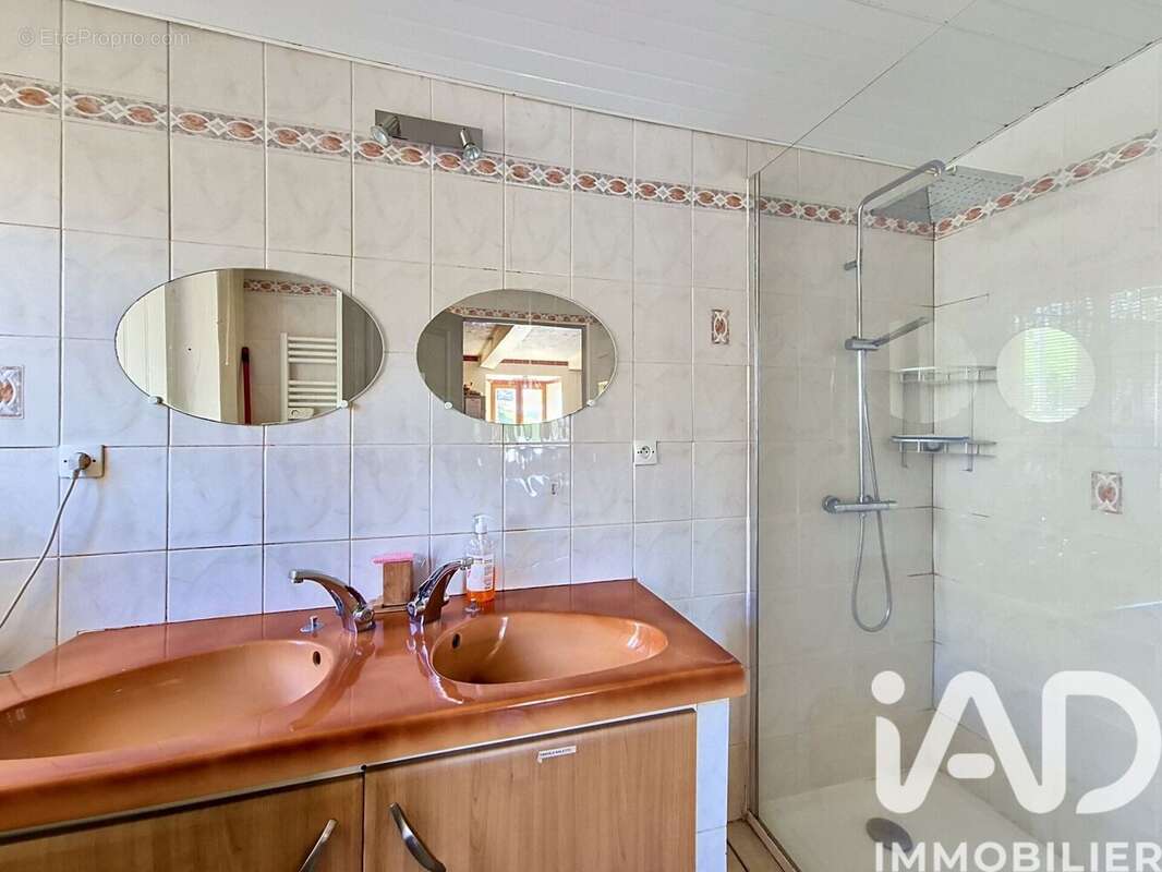 Maison 161 m² à Chastreix  - photo 8