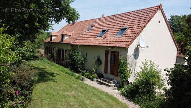 Maison 316 m² à Le Chatelet  - photo 3