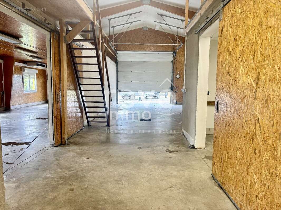 Commerce à LA BREILLE-LES-PINS