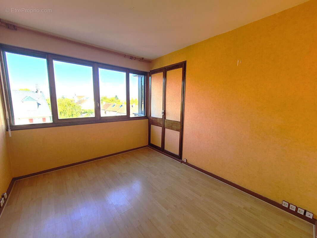 Appartement à FONTENAY-LE-FLEURY