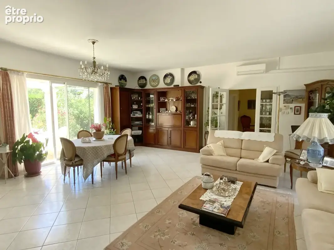 Villa de plain pied sur un terrain de 2300 m2 avec piscine. - photo 7
