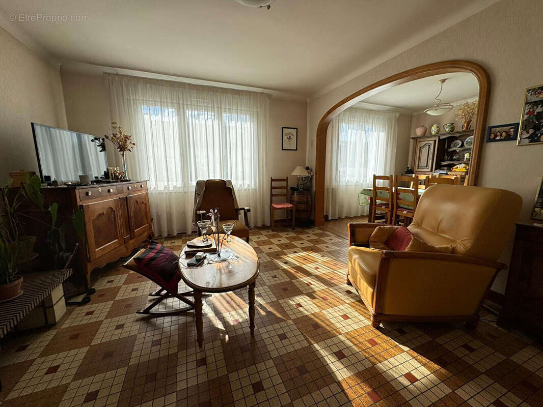 Maison à SAINT-SEBASTIEN-SUR-LOIRE