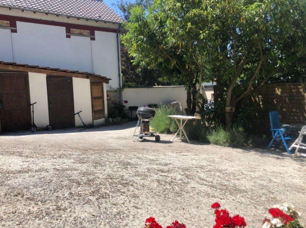 Appartement à PRESLES