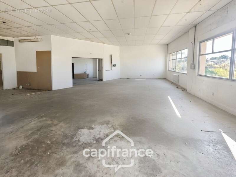 Local/bureau à vendre de 480 m2 sur 4027 m2 de terrain - photo 6