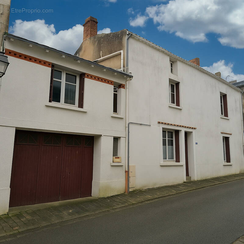 Maison à LE CELLIER