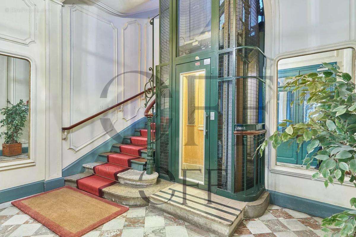 Appartement à PARIS-8E