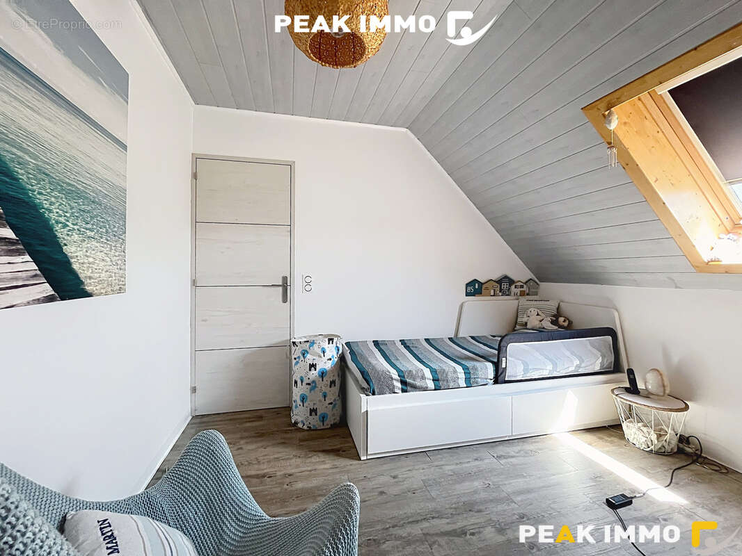 CRANVES-SALES - Maison mitoyenne de 104m2 avec jardin et piscine - photo 16