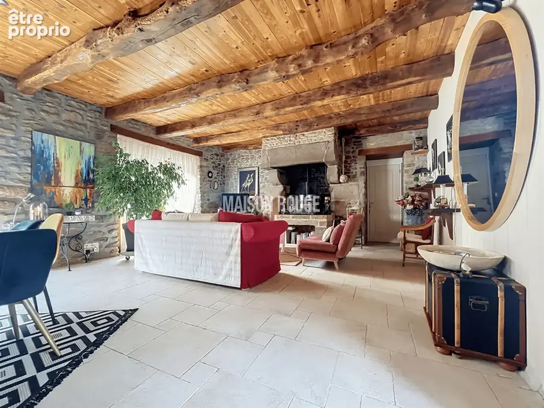 Maison en pierre rénovée avec piscine chauffée sur 3 200 m² de terrain à Val Couesnon - photo 2