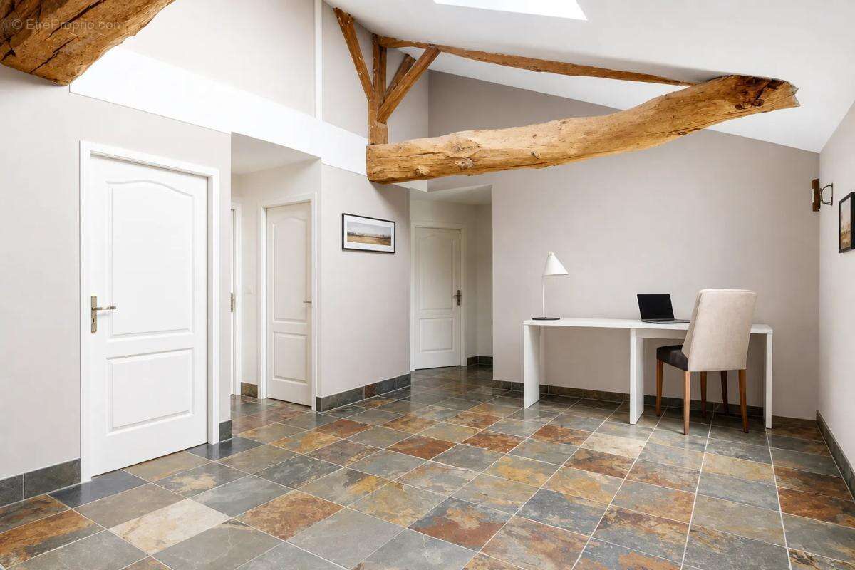Superbe maison familiale de 230 m² - la chapelle-de-guinchay - photo 14