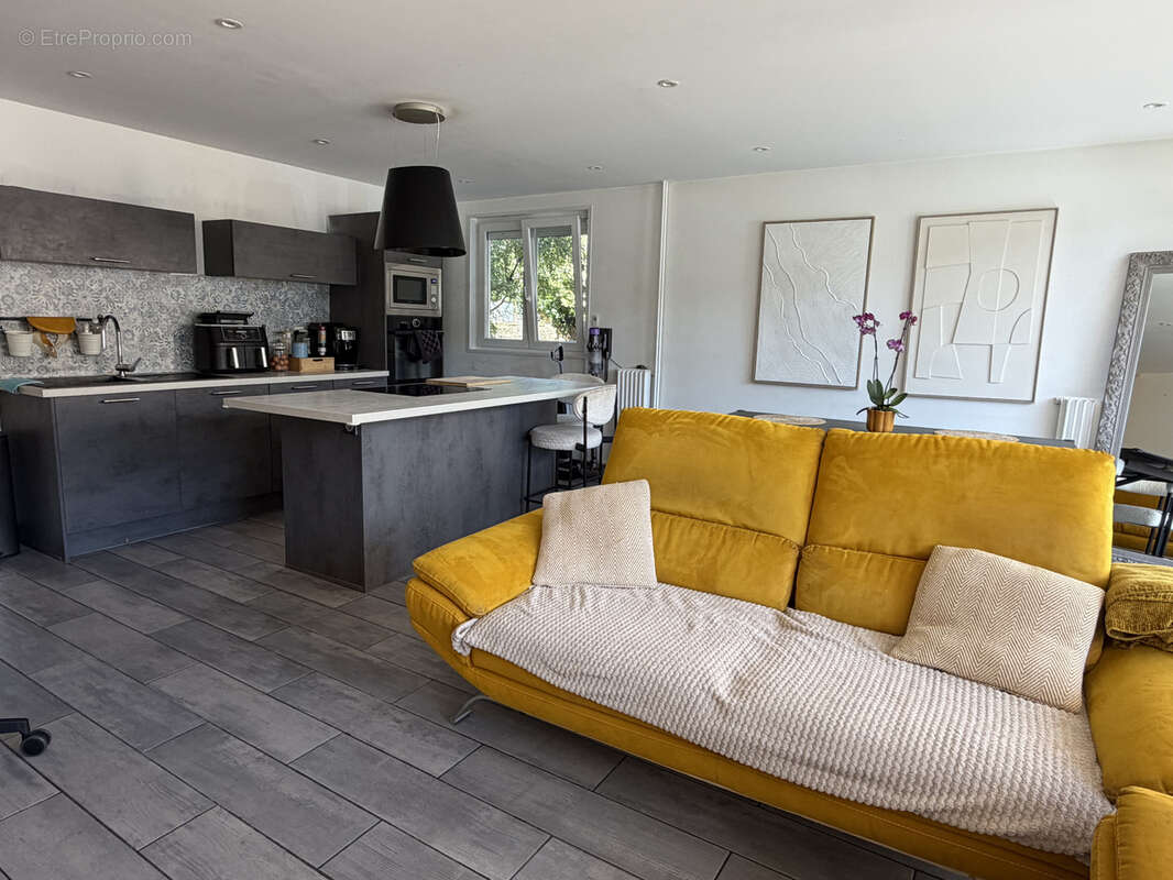 Appartement T3 de 68 m2 entièrement rénové   Balcon - photo 3