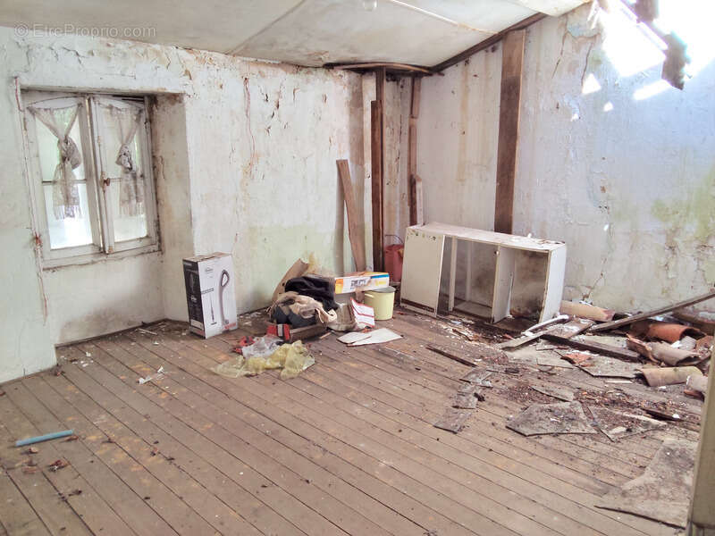 Maison à vendre 4 pièces 94m2 à rénover GEMOZAC (17) - photo 6