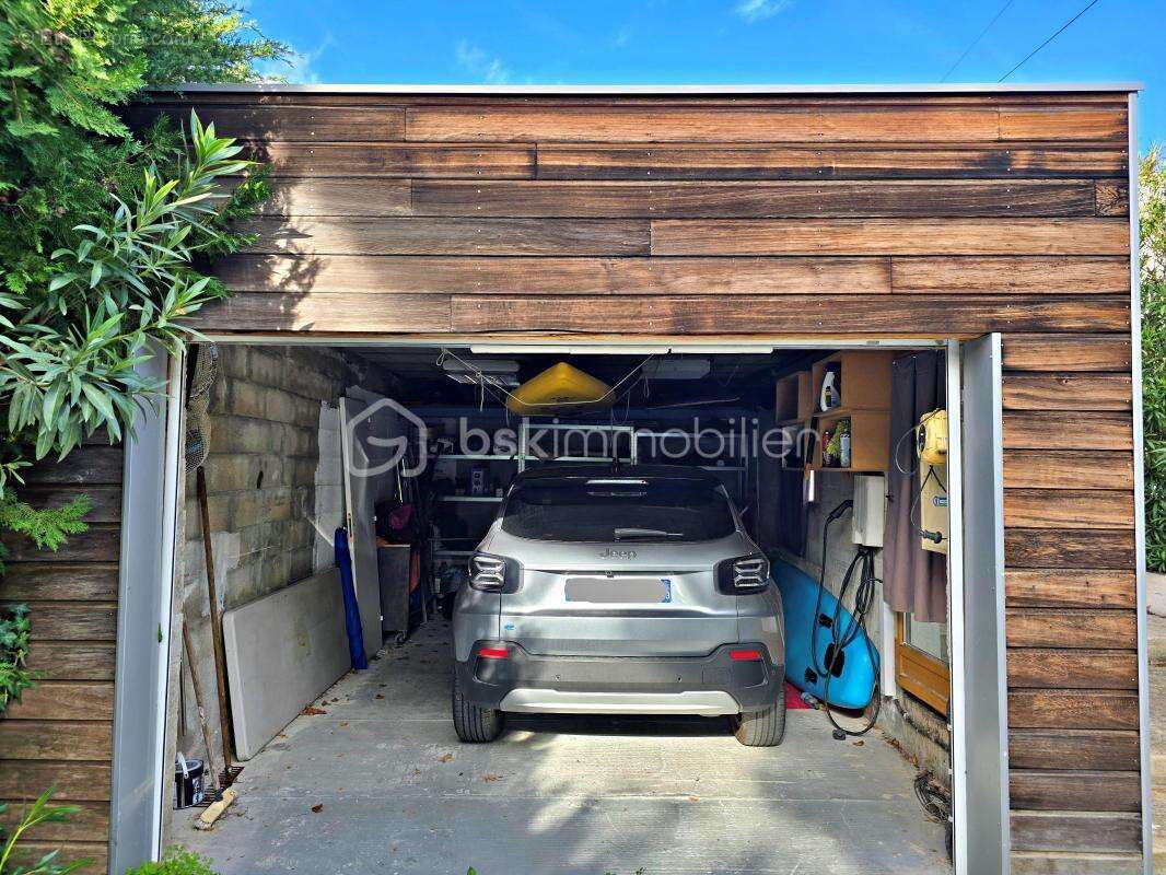Exclusivité. À 100 mètres de la mer dans quartier calme et recherché – Propriété de charme rénovée – 202 m² habitables (Maison p - photo 26