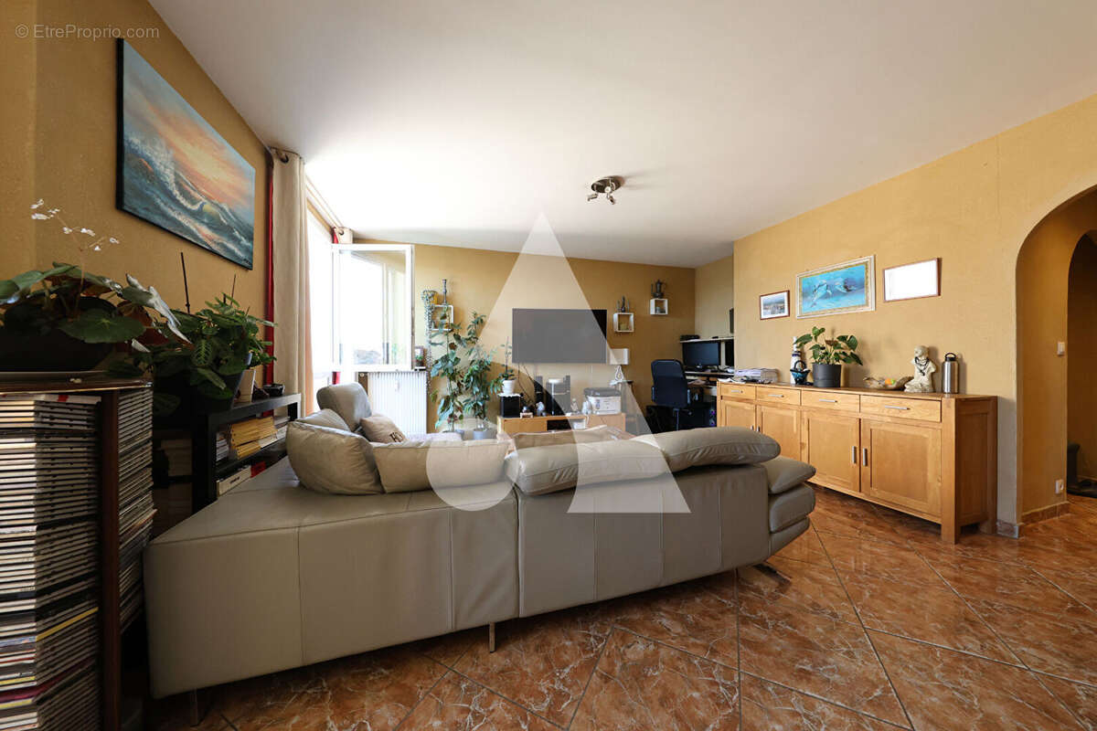 Appartement à CORBEIL-ESSONNES