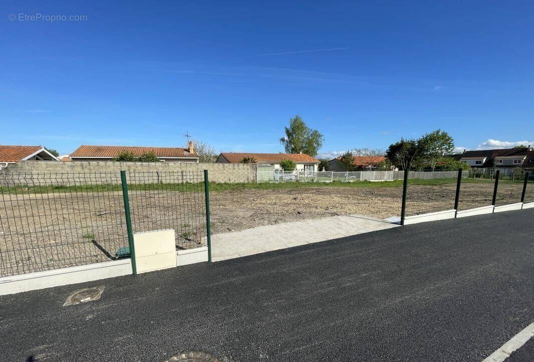 Terrain à SAINT-MEDARD-EN-JALLES