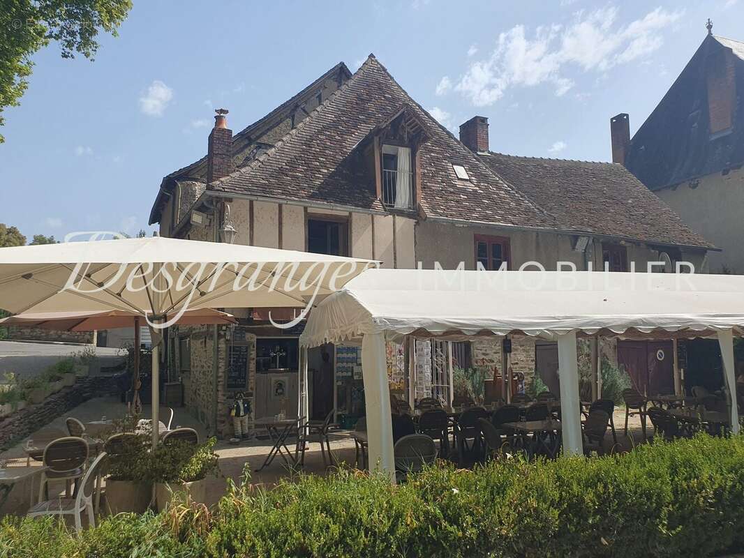 Appartement à SEGUR-LE-CHATEAU