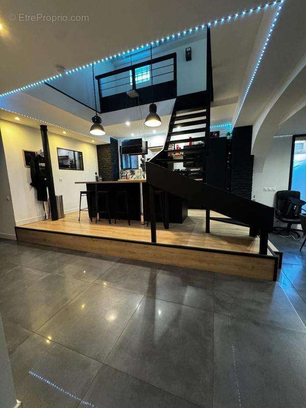 Maison de 5 pièces de 220 m² à Raismes - photo 7