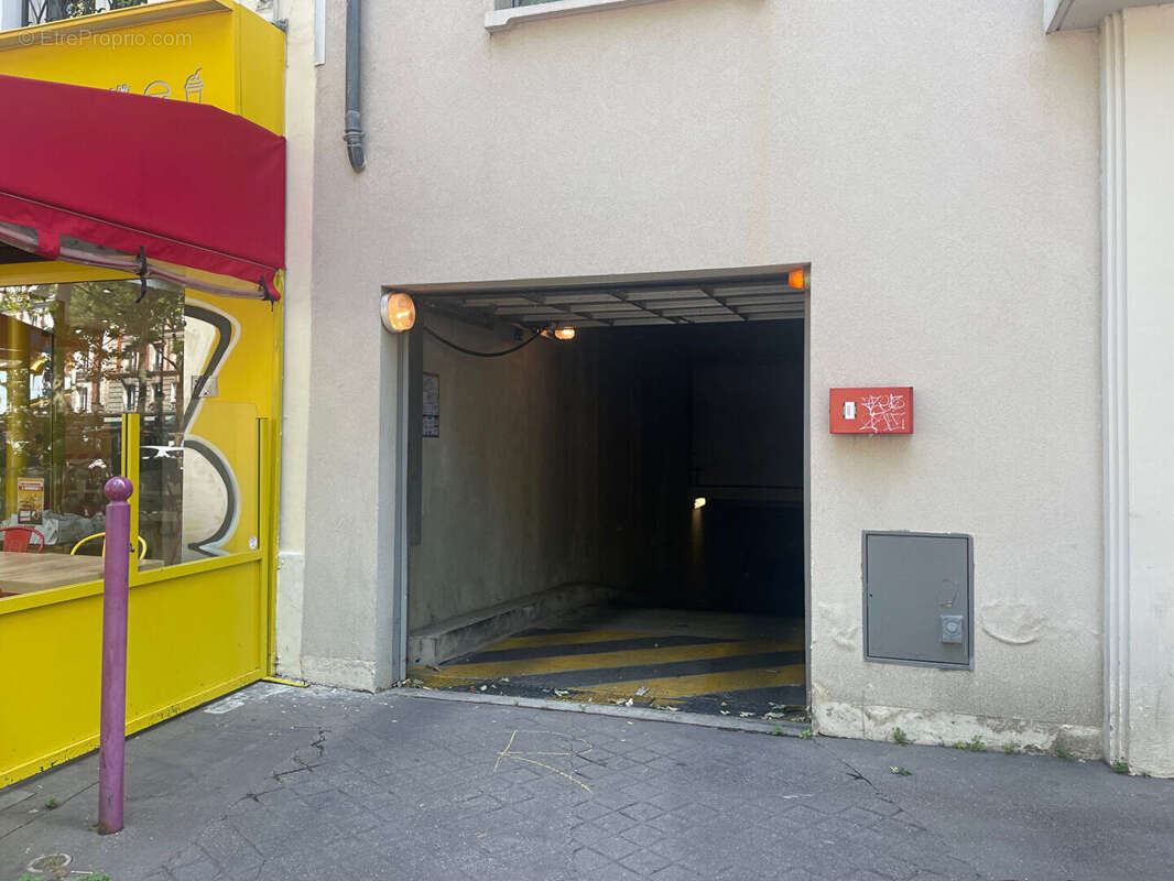 Parking à PARIS-20E