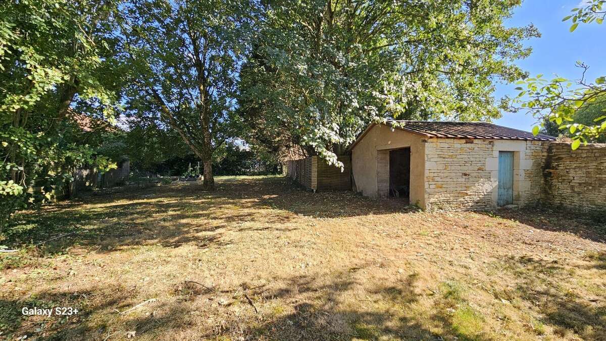 Maison 180 m² à Saint-Symphorien  - photo 4