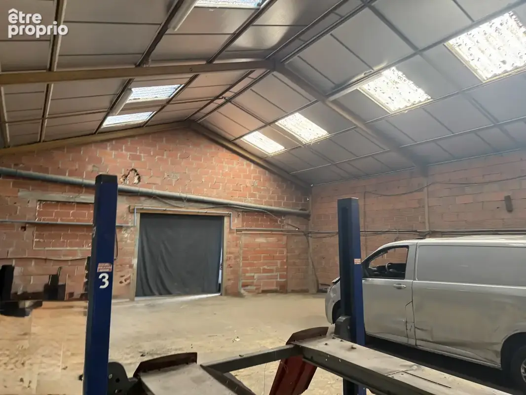 Hangar de 840 m2 plus une maison de 77m2 - photo 3