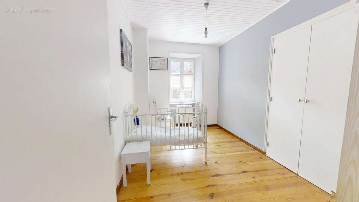 Maison à MONTREGARD