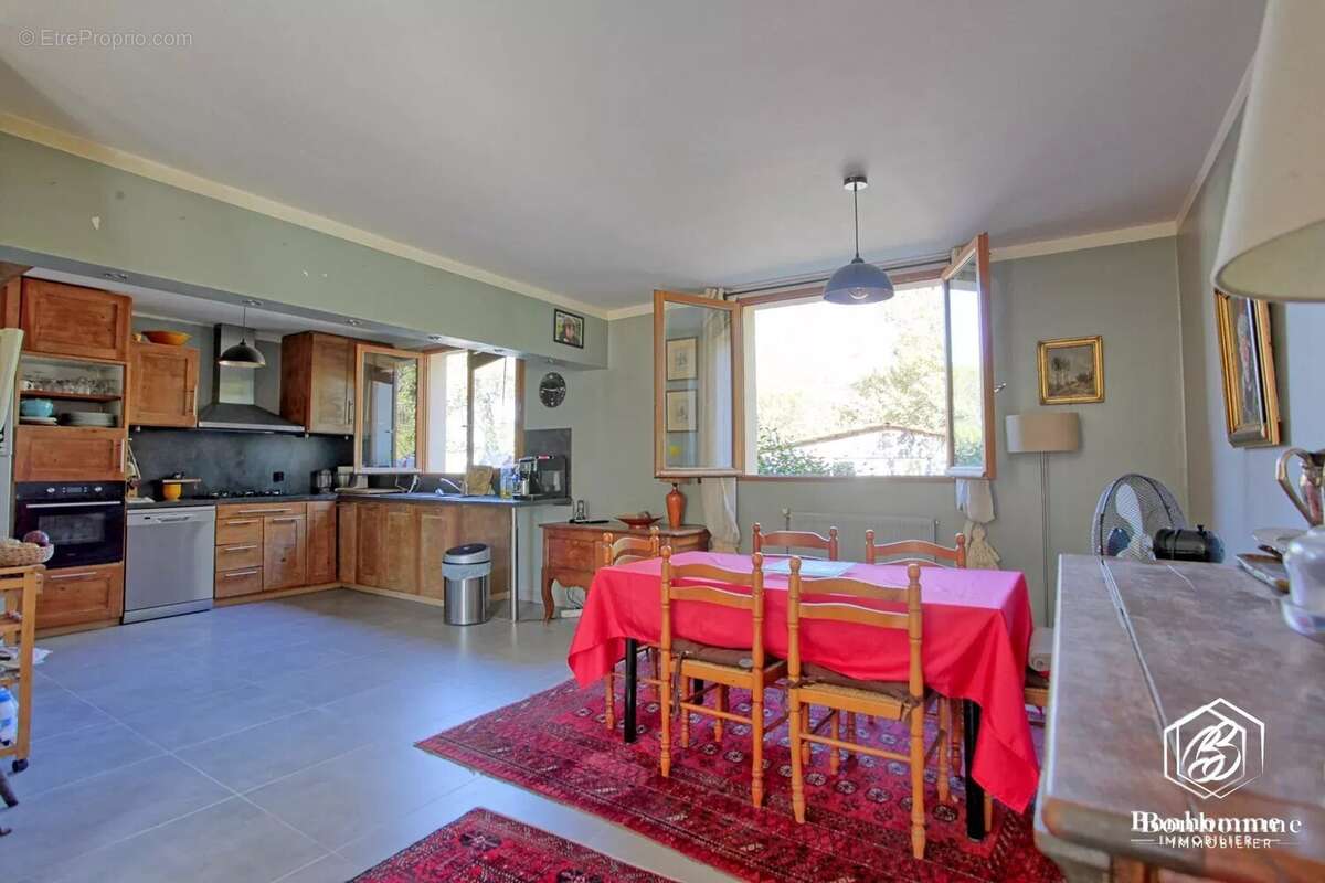 Maison à SAINT-MORILLON