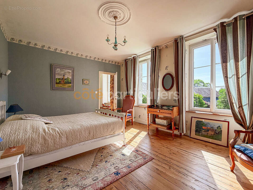 Maison à DOMJEAN