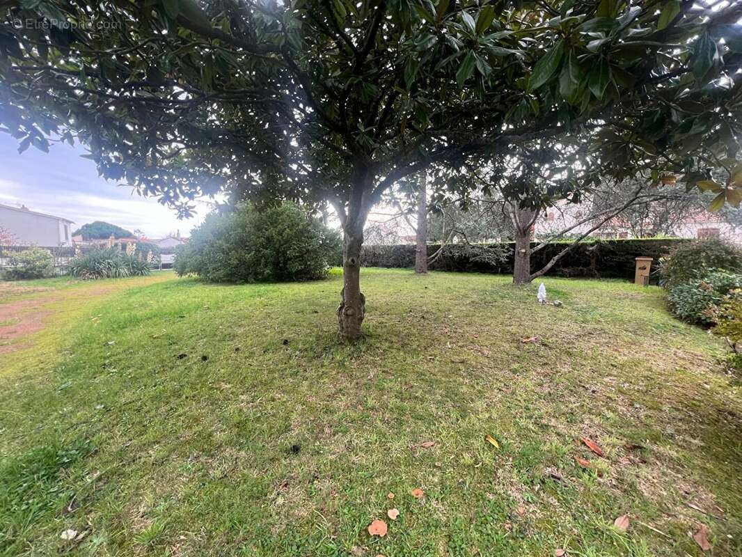 Terrain à JARD-SUR-MER