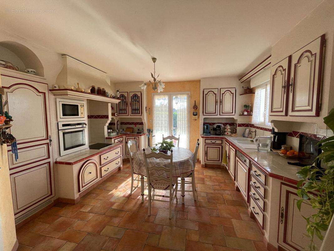 Maison à SAINT-SAUVEUR-DE-CRUZIERES