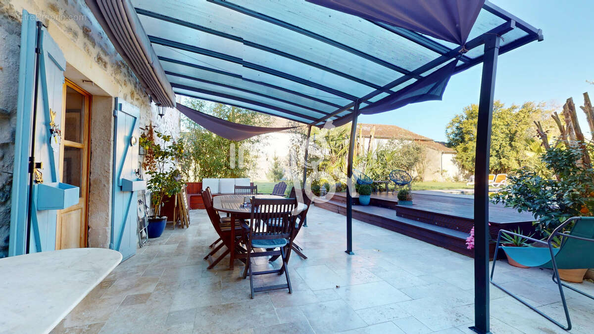 Maison rénovée de 165m2 habitable sur un terrain de 1749m2 avec piscine - photo 23