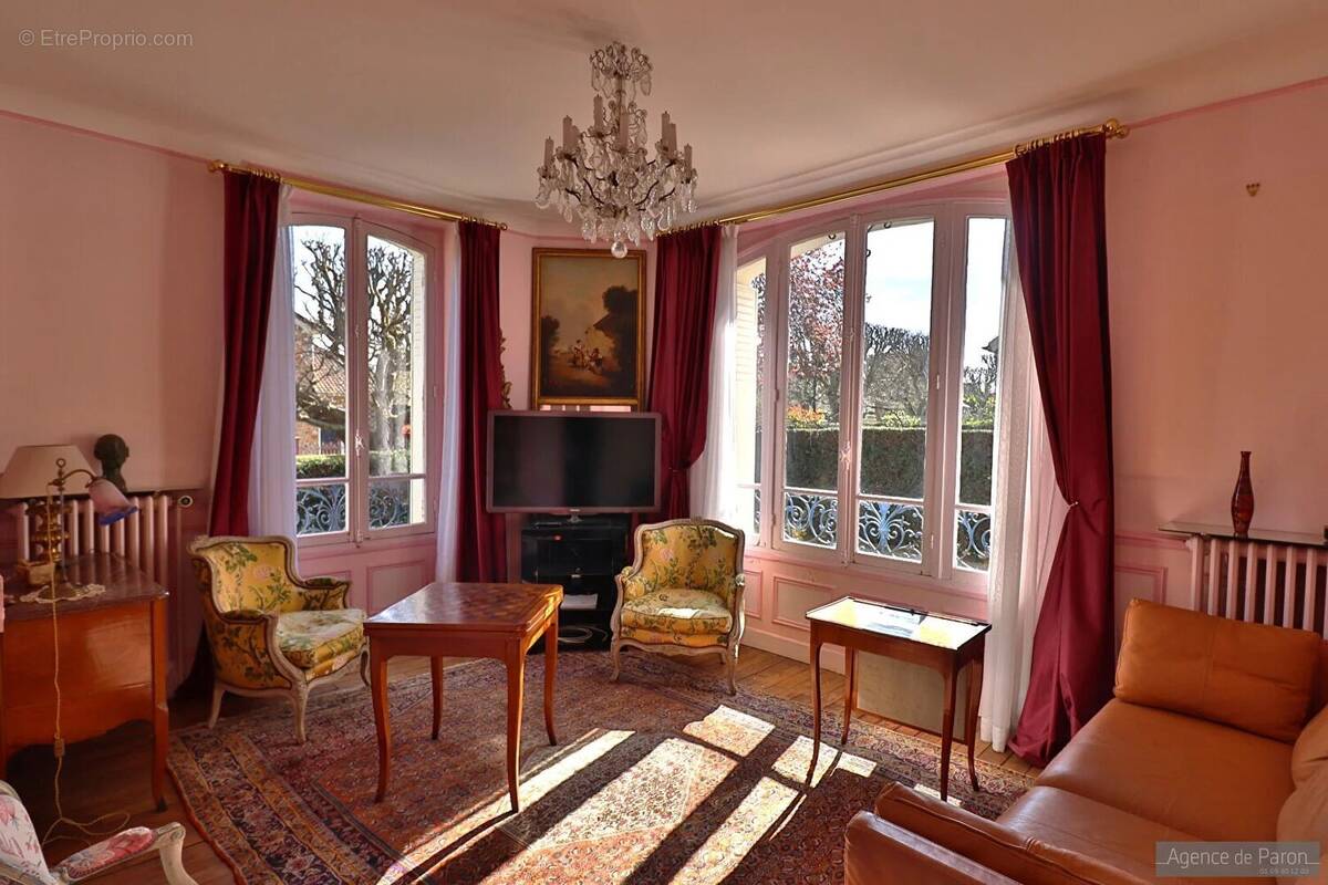 Maison à VERRIERES-LE-BUISSON