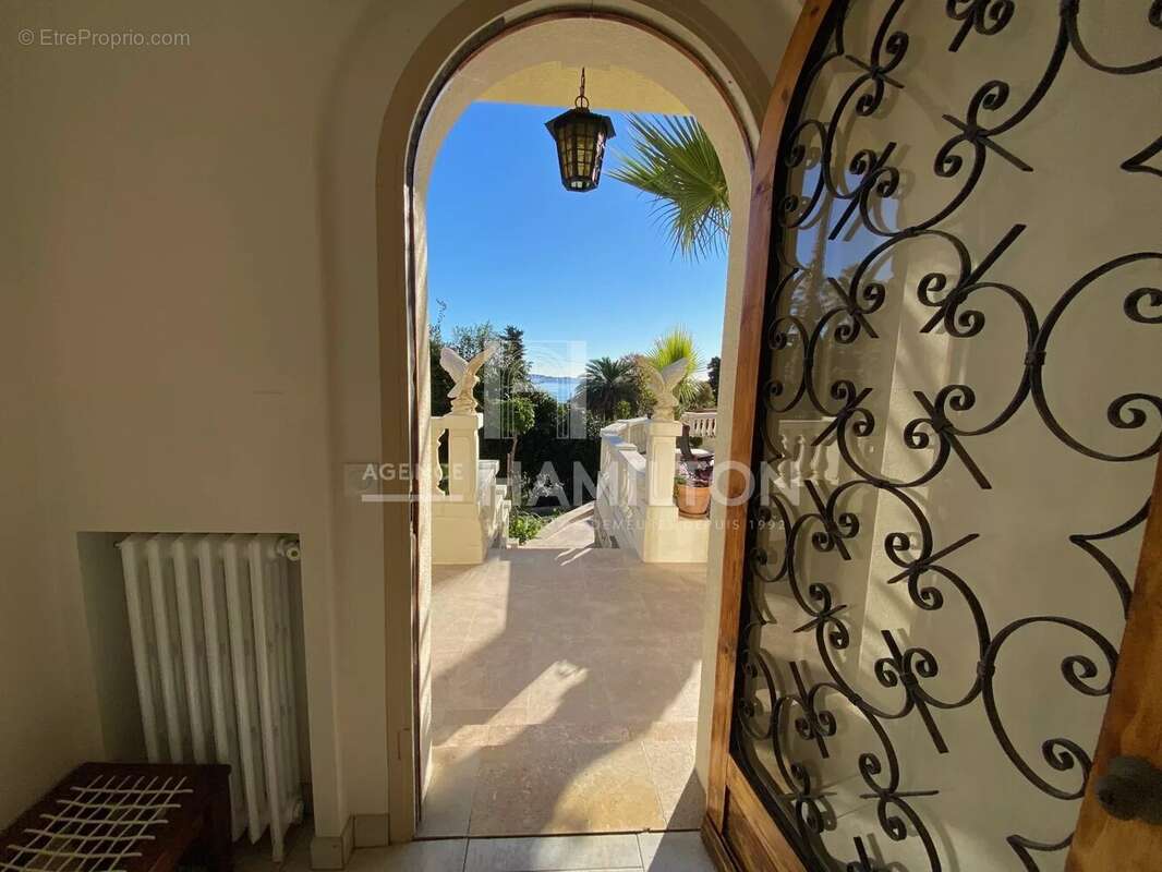 Maison à VALLAURIS
