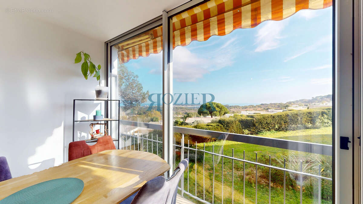 Appartement à VALLAURIS