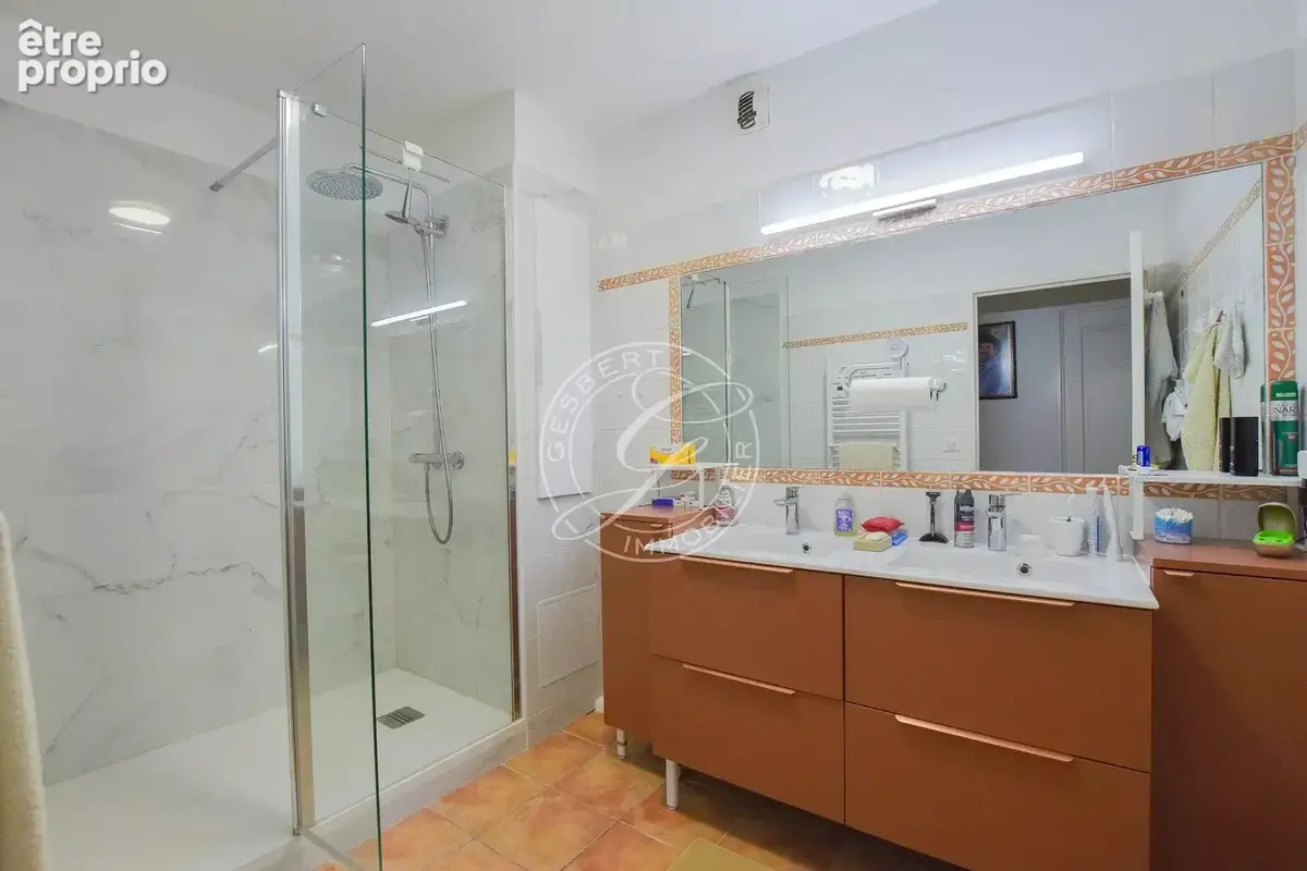 DRAGUIGNAN – Appartement T5 de 123 m² habitables avec véranda, ascenseur et parking privatif - photo 15