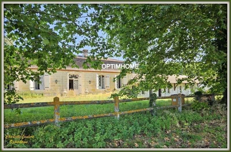 Maison à LA ROCHE-CHALAIS
