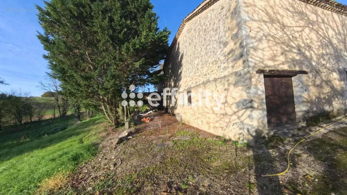 Maison à SAINT-PASTOUR