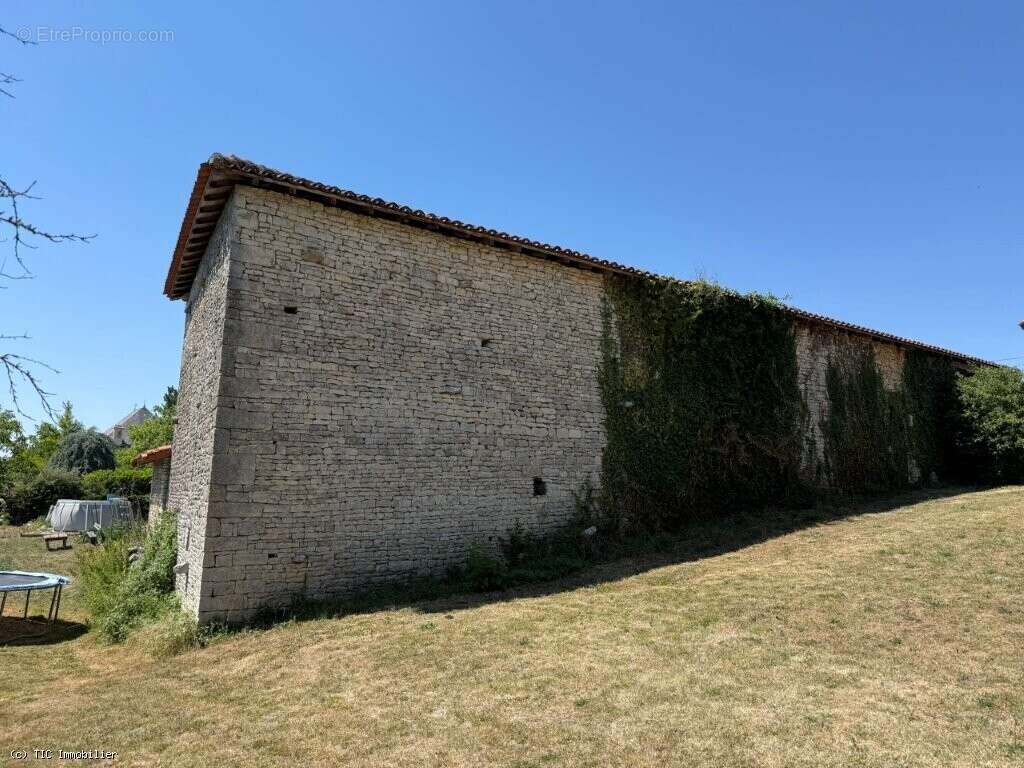 Maison à RUFFEC