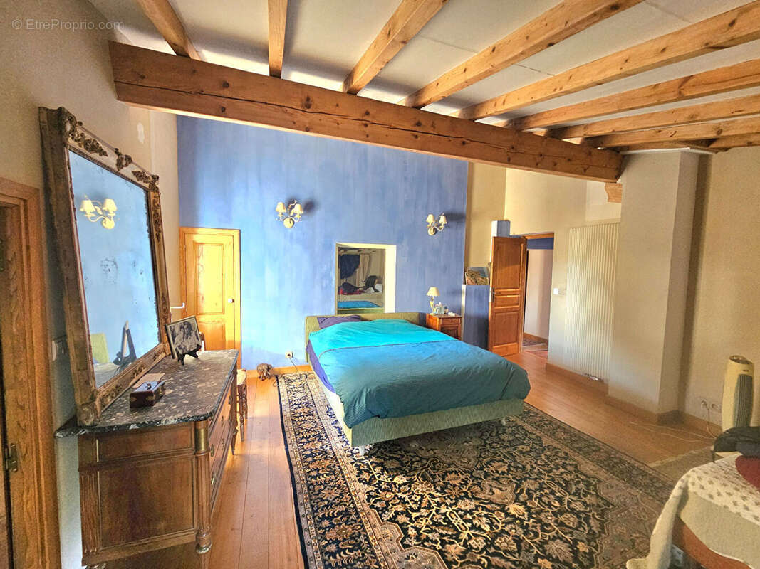 Maison à VILLEMOUSTAUSSOU