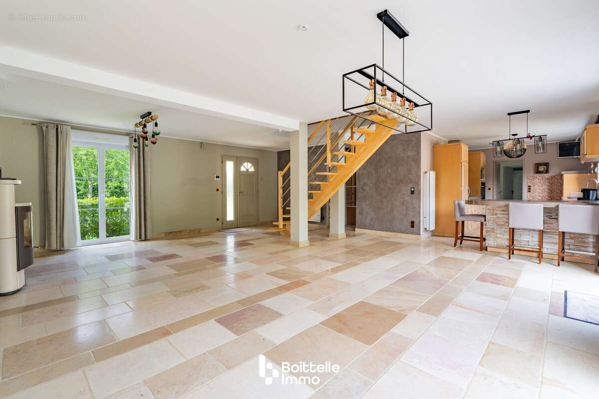 Maison à BUTHIERS