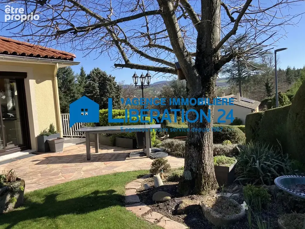 Maison familiale de 193 m² à Saint-Genest-Lerpt - photo 3
