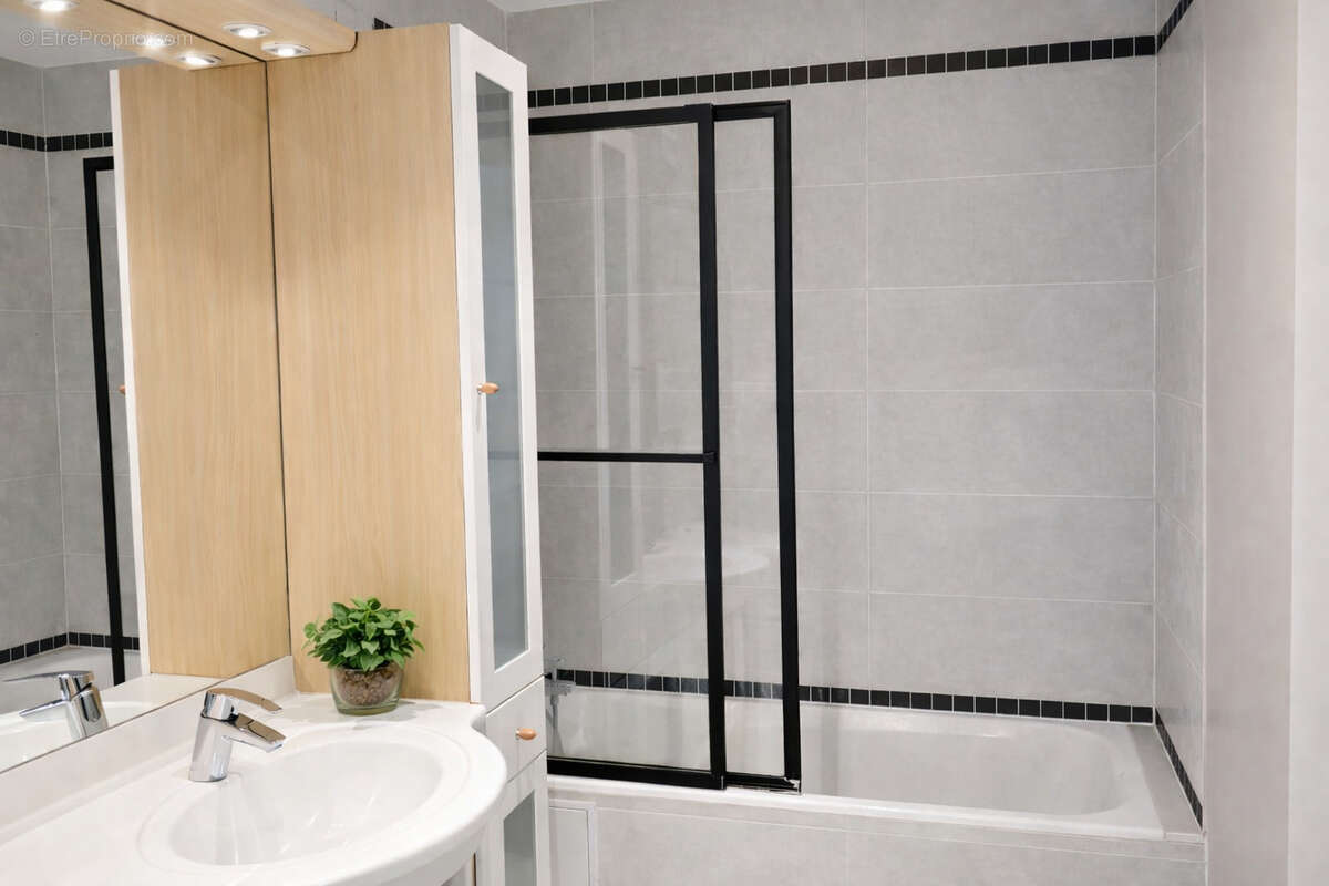 Appartement à COURBEVOIE