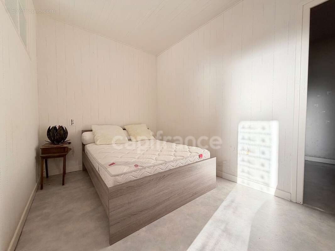 Maison 70 m² – 2 chambres  - terrain clos 1 425 m² – double garage - photo 5