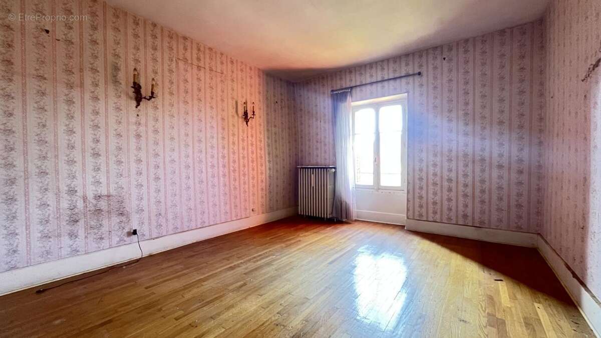 Maison à CUSSY-EN-MORVAN