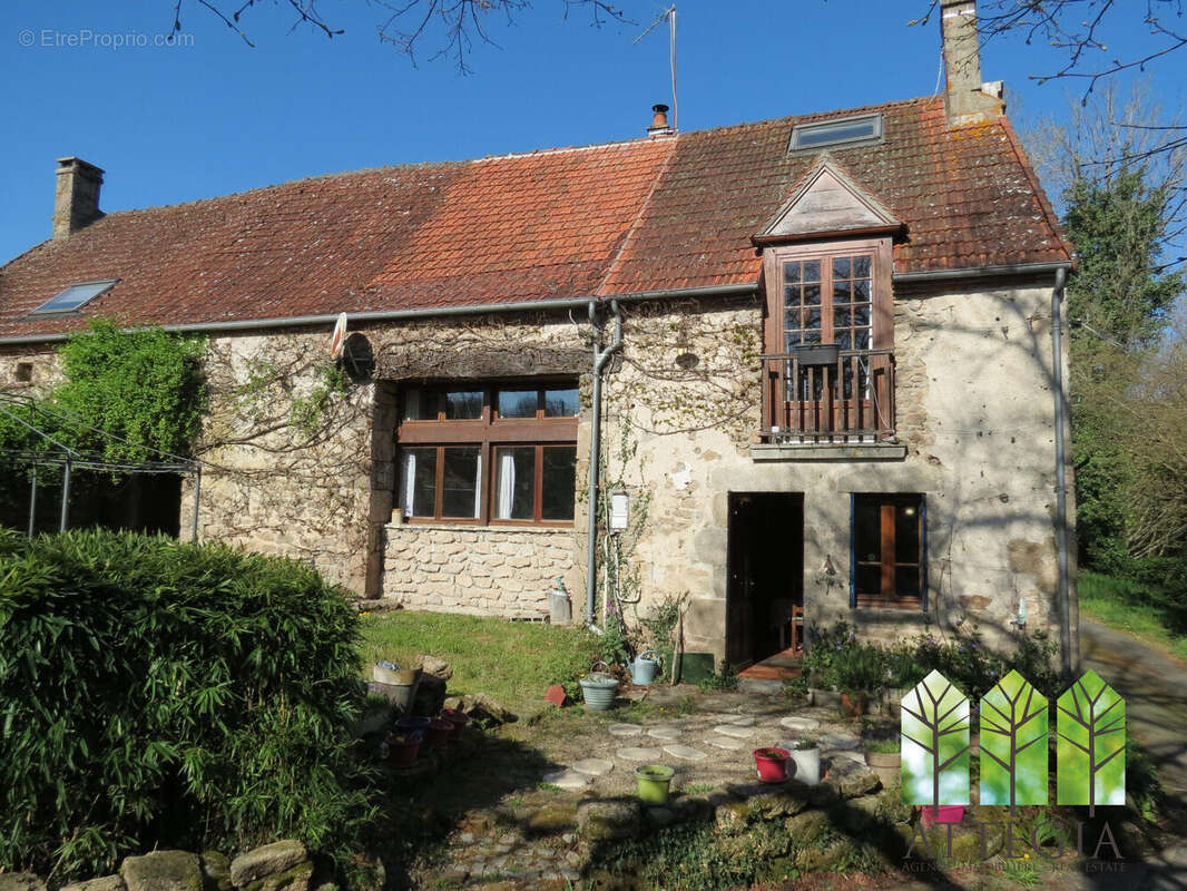 Maison à ROCHES